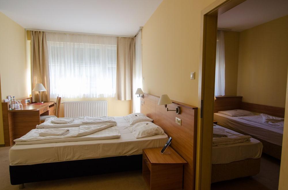 Hotel Civitas Sopron Eksteriør billede
